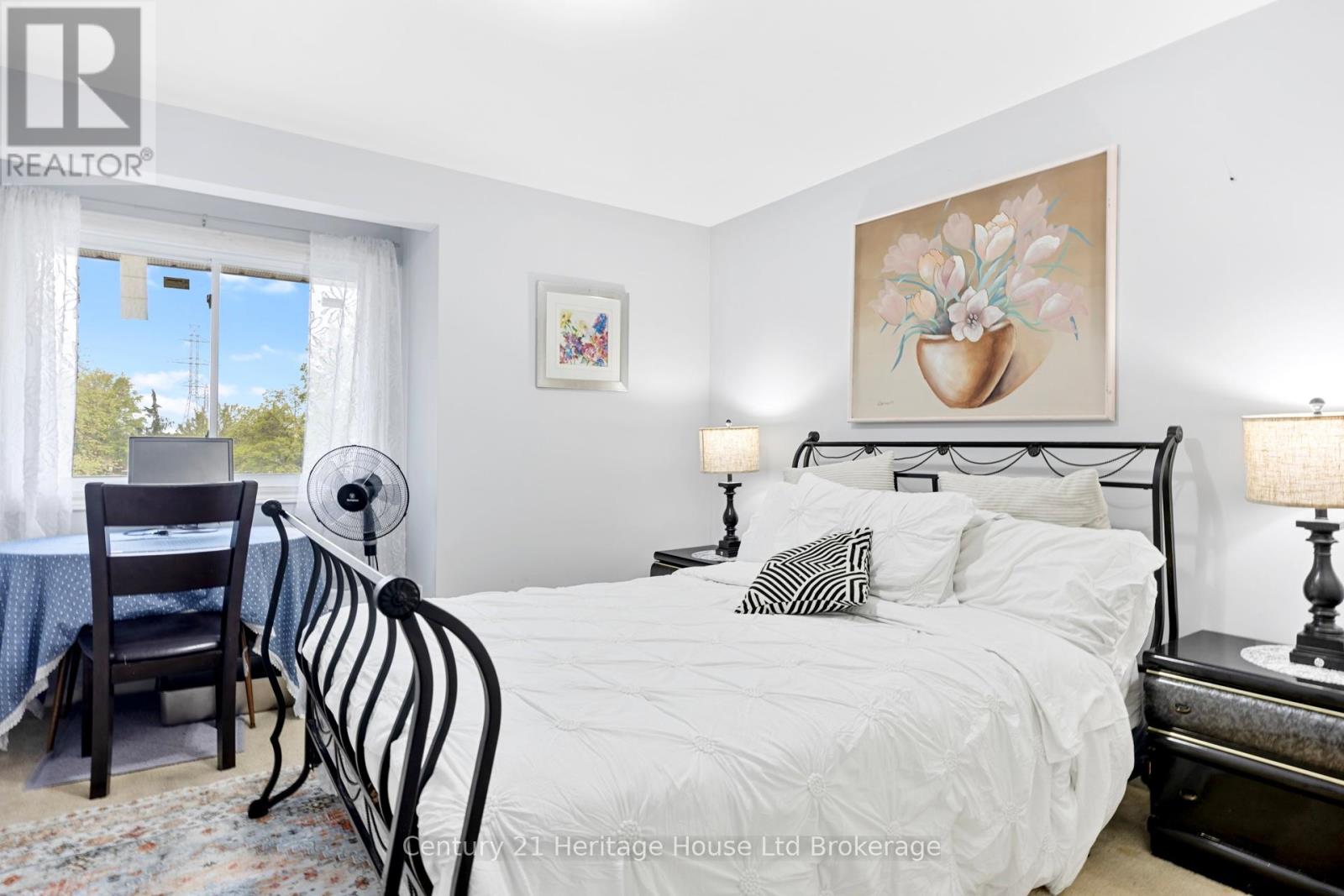 86 LYSANDA COURT - 26