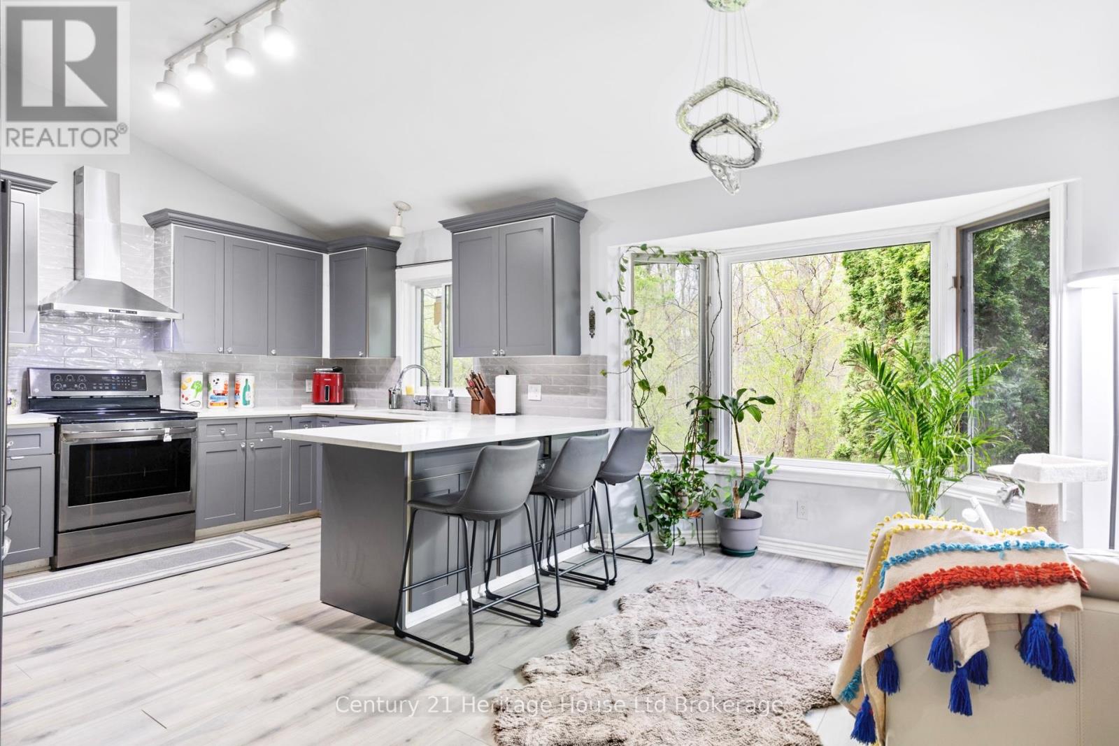 86 LYSANDA COURT - 9