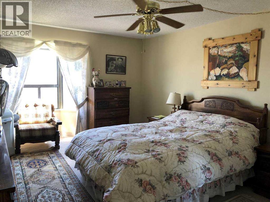 #407 3719C 49 Street NW - 26