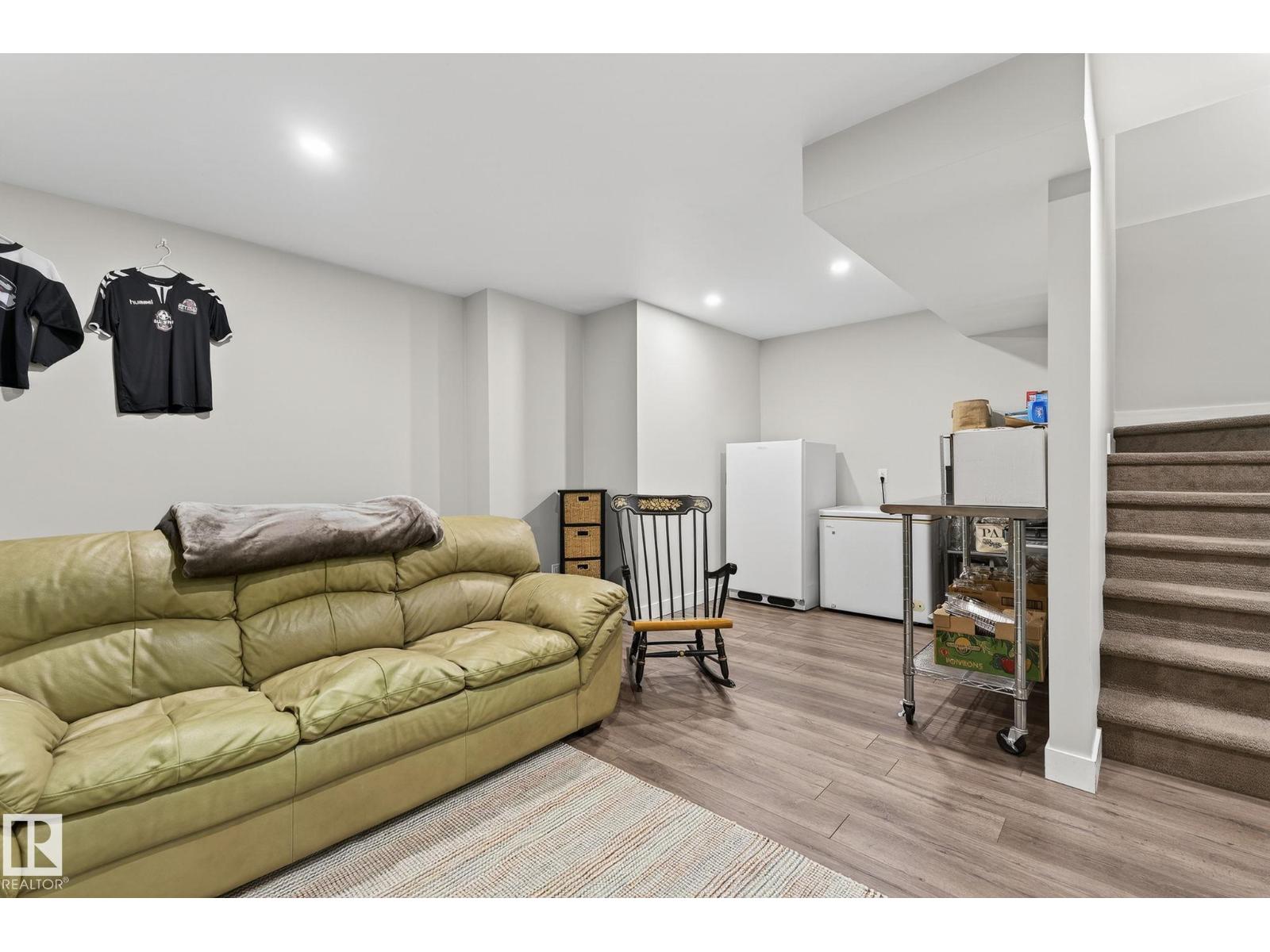 9084 ROSENTHAL LI NW, Edmonton