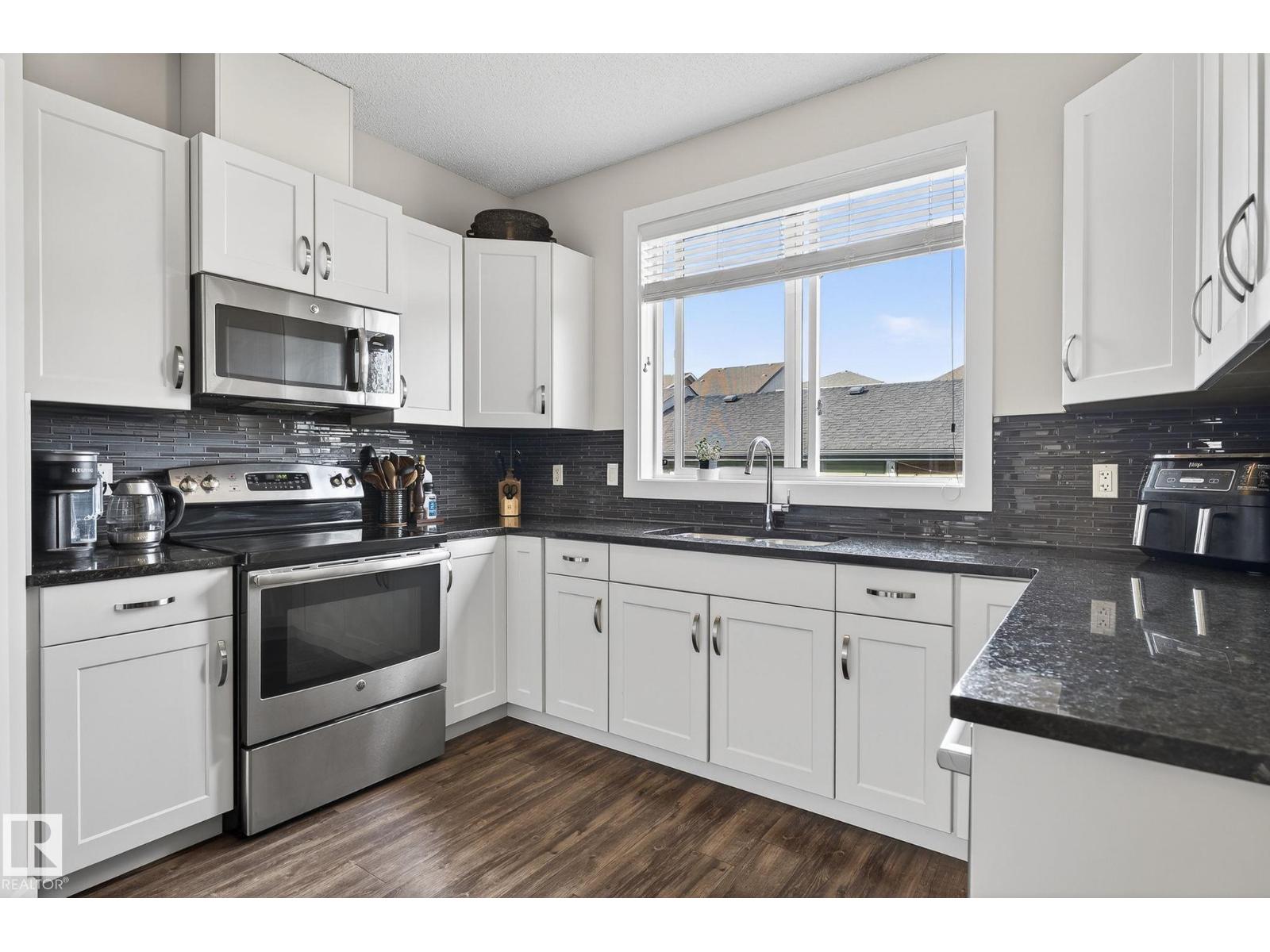 9084 ROSENTHAL LI NW, Edmonton