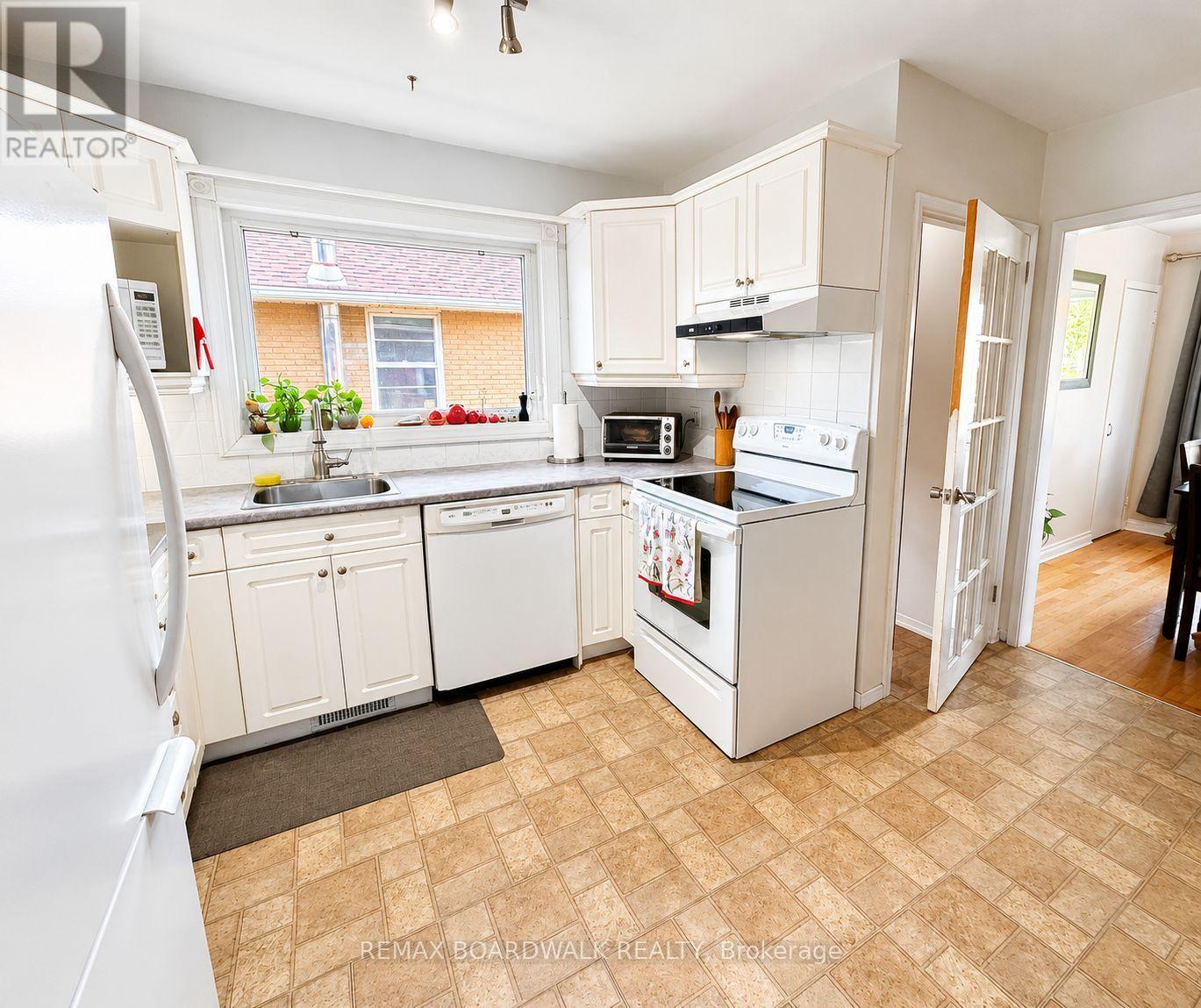 625 CLARKE AVENUE - 6