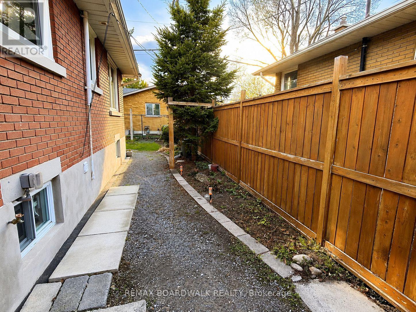 625 CLARKE AVENUE - 14