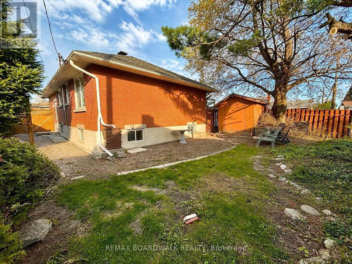 625 CLARKE AVENUE - 16