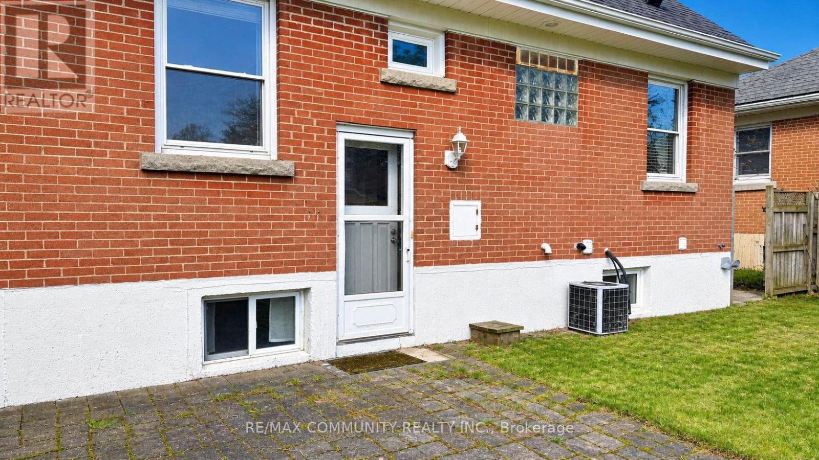 386 WHITNEY AVENUE - 34