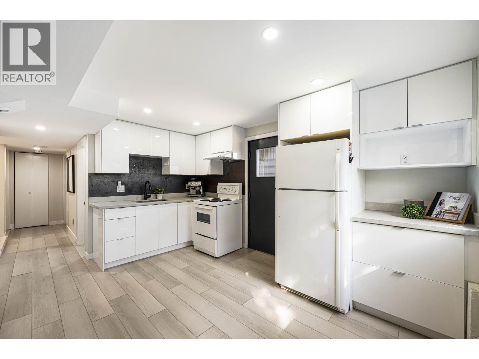 8326 ROYAL OAK AVENUE, Burnaby
