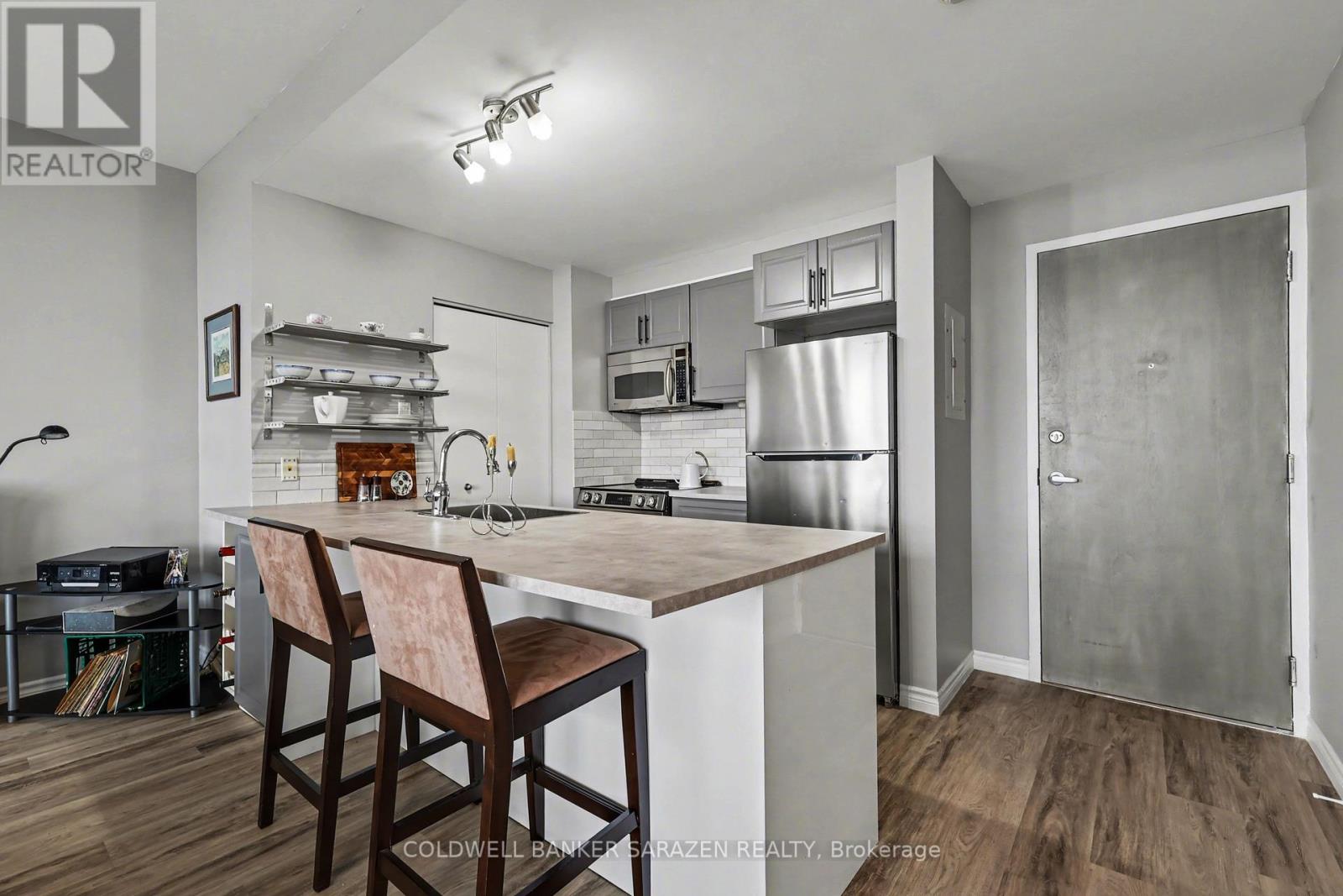 #507 150 CAROLINE AVENUE - 17