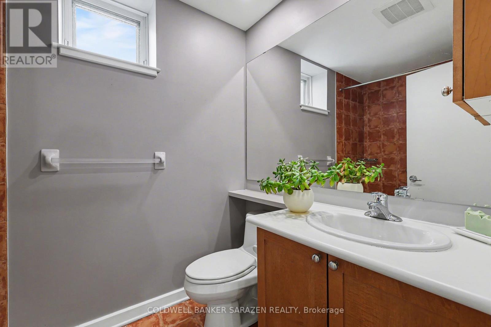 #507 150 CAROLINE AVENUE - 8