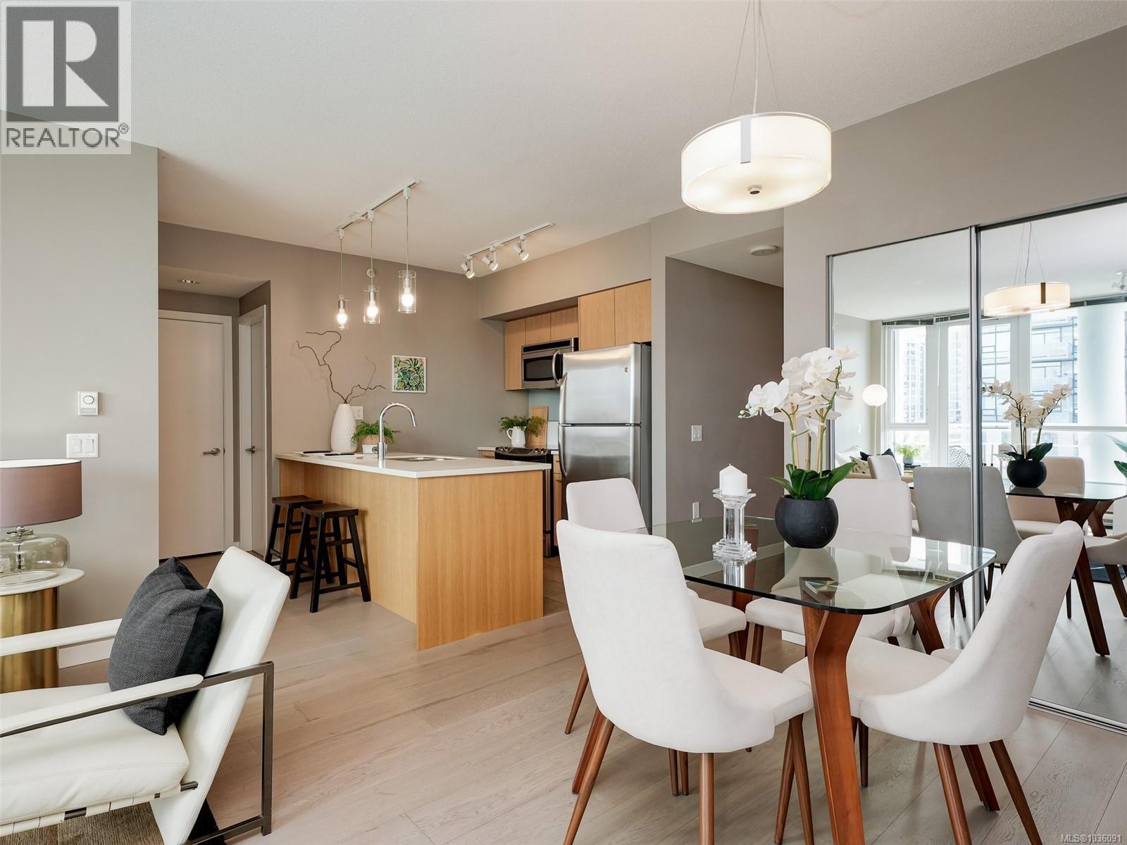 708 834 Johnson Street, Victoria