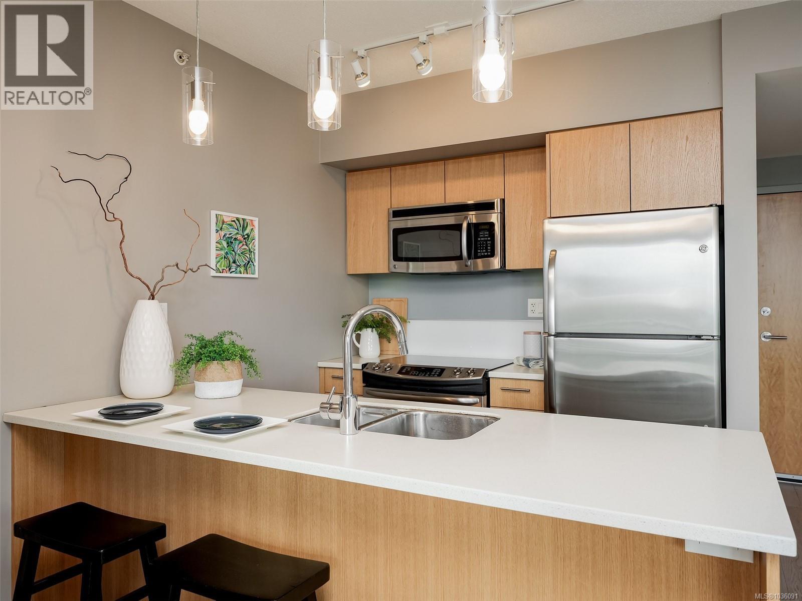 708 834 Johnson Street, Victoria