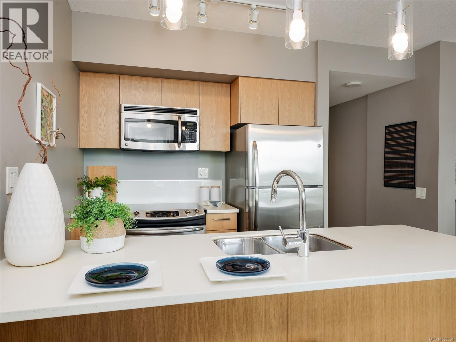 708 834 Johnson Street, Victoria