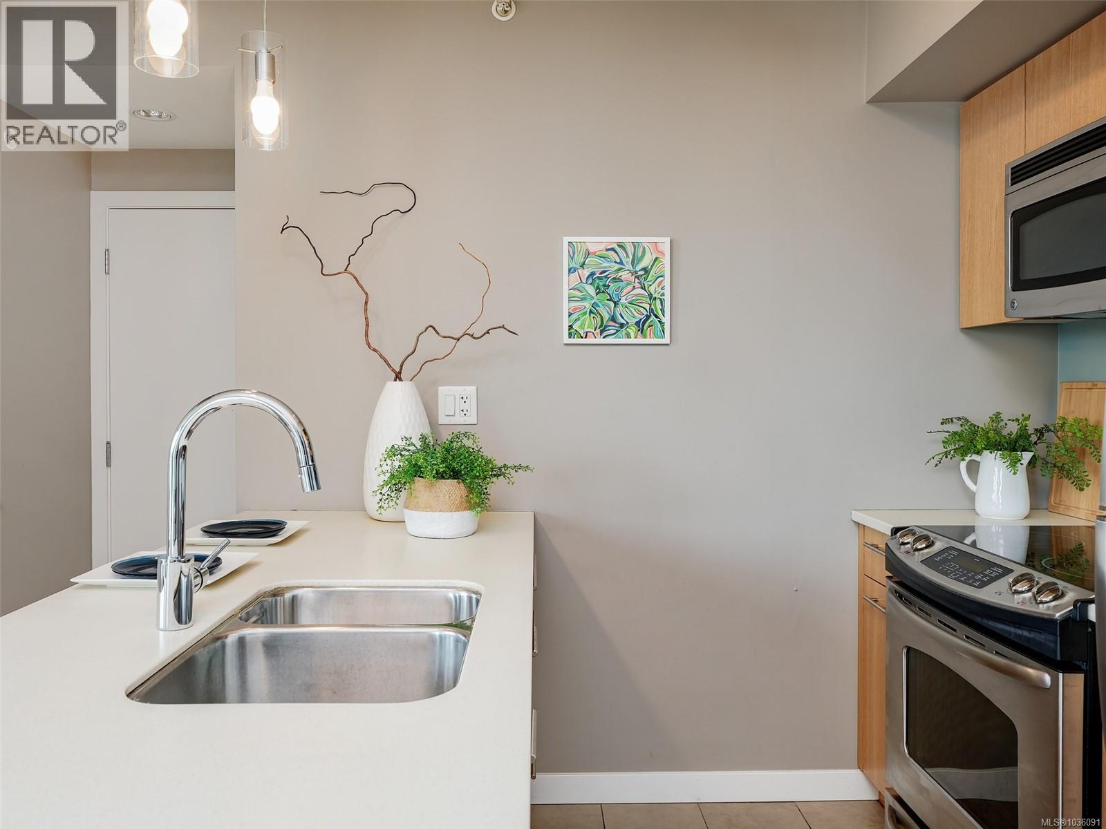 708 834 Johnson Street, Victoria