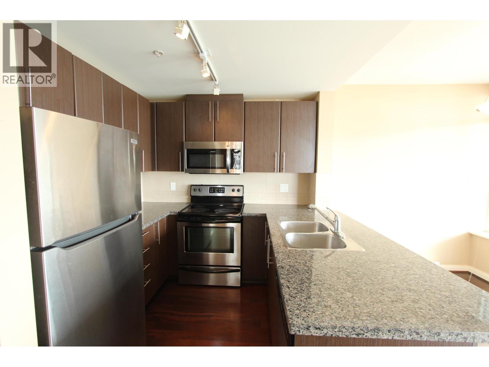 3301 892 CARNARVON Street - photo 2