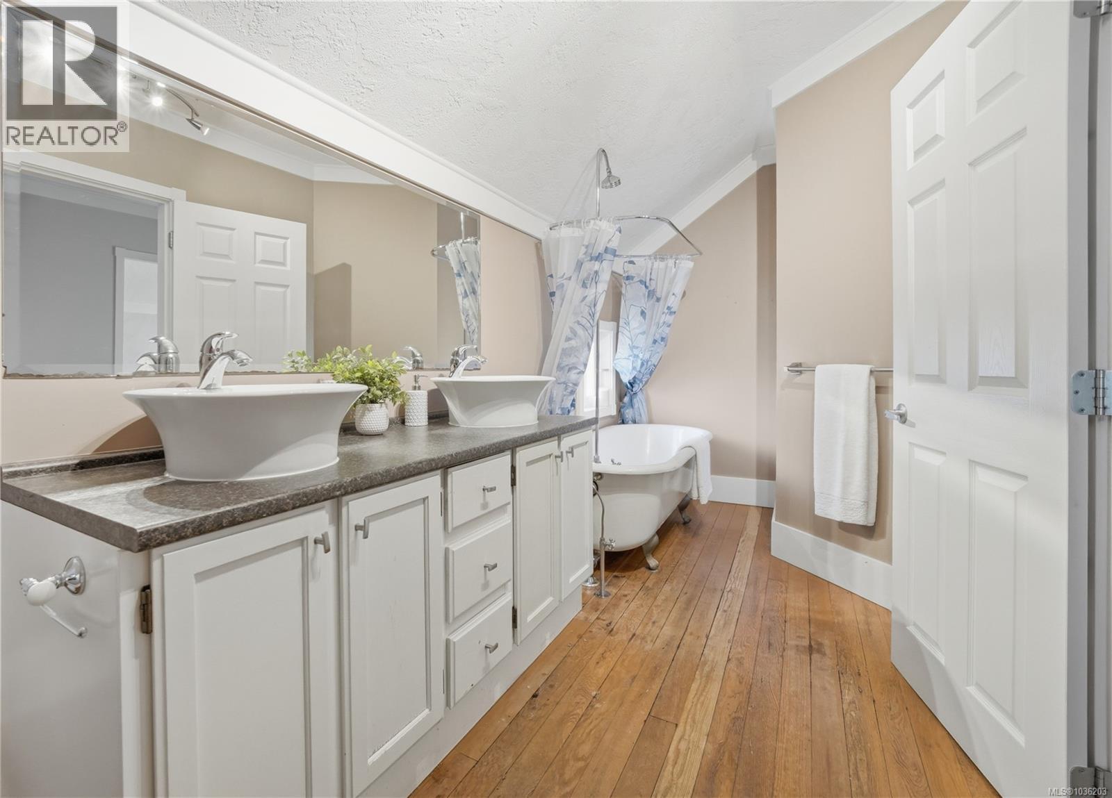  1622 Camosun Street, Victoria