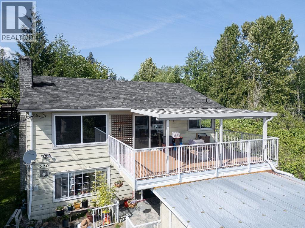 710 GIBSONS WAY, Gibsons — photo 3