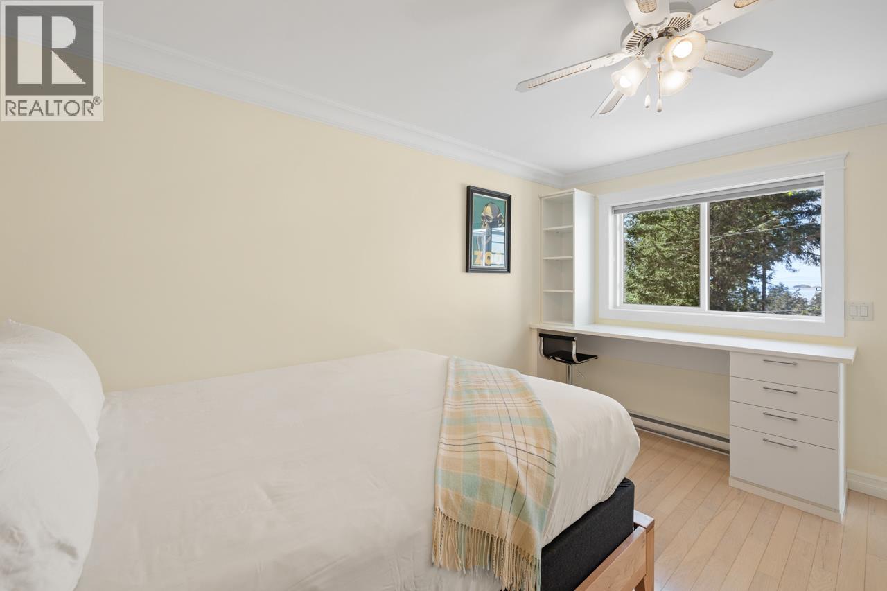 483 BRAEWOOD PLACE, Bowen Island