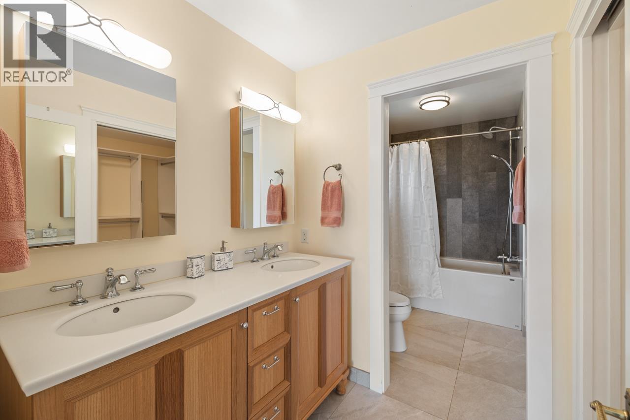 483 BRAEWOOD PLACE, Bowen Island