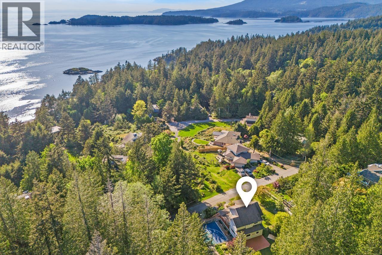 483 BRAEWOOD PLACE, Bowen Island