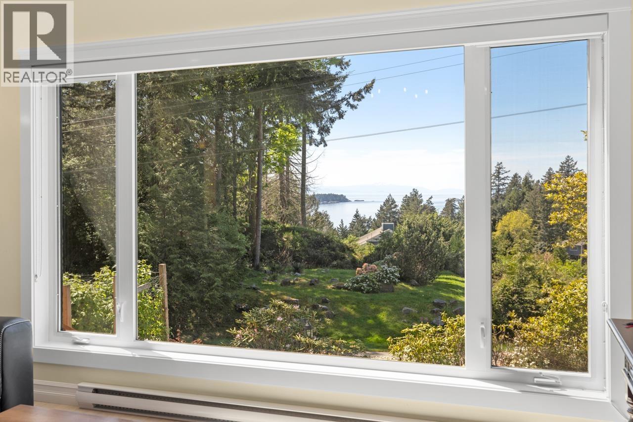 483 BRAEWOOD PLACE, Bowen Island