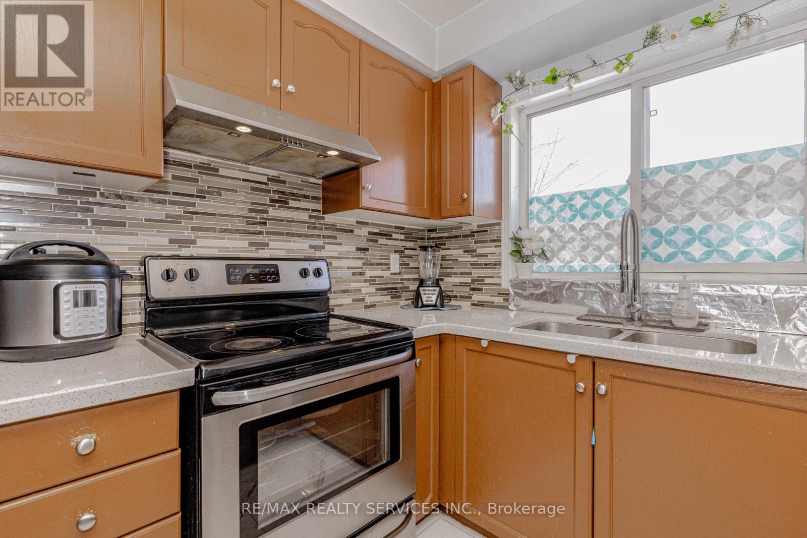 #21 170 HAVELOCK DRIVE - 12