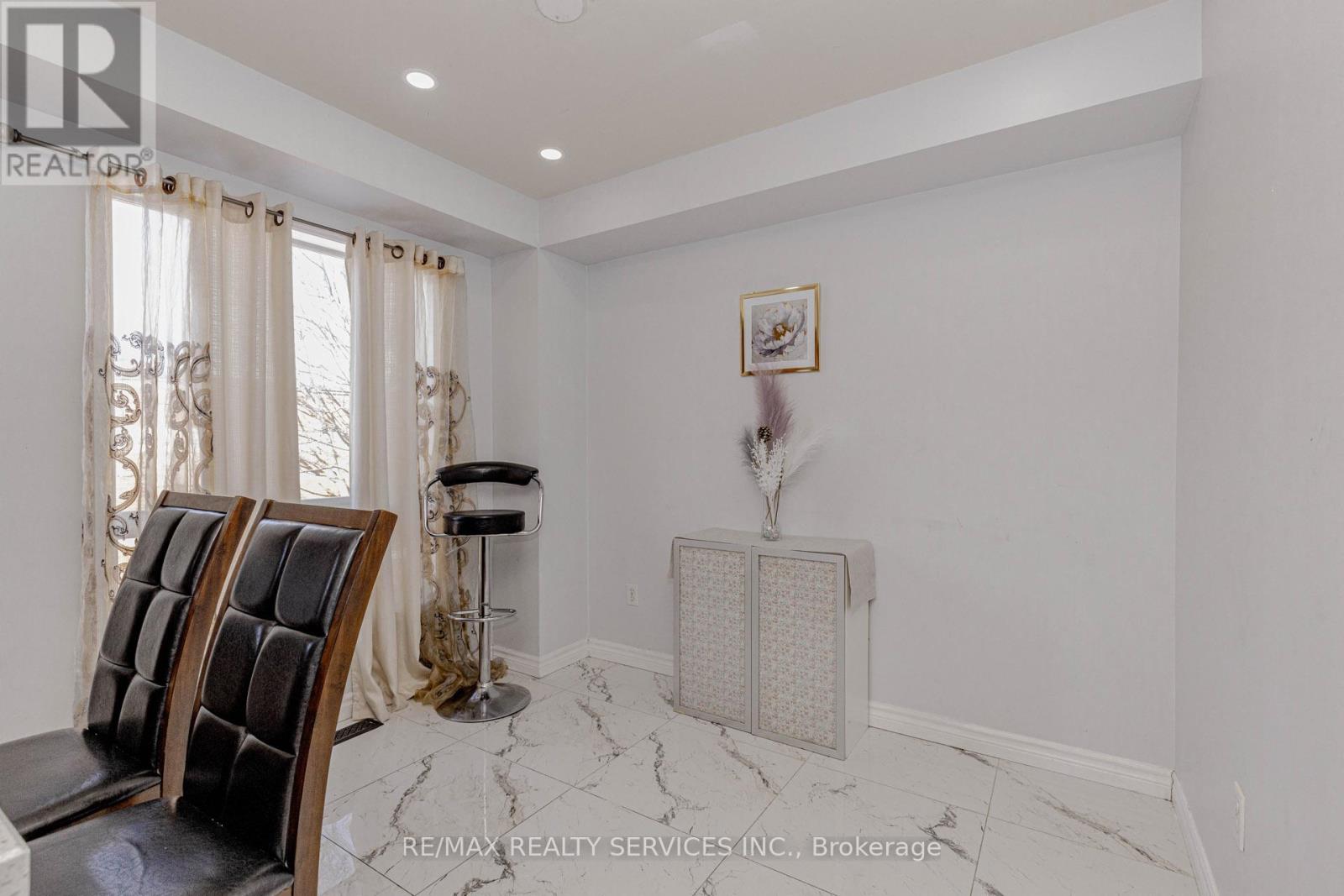 #21 170 HAVELOCK DRIVE - 16