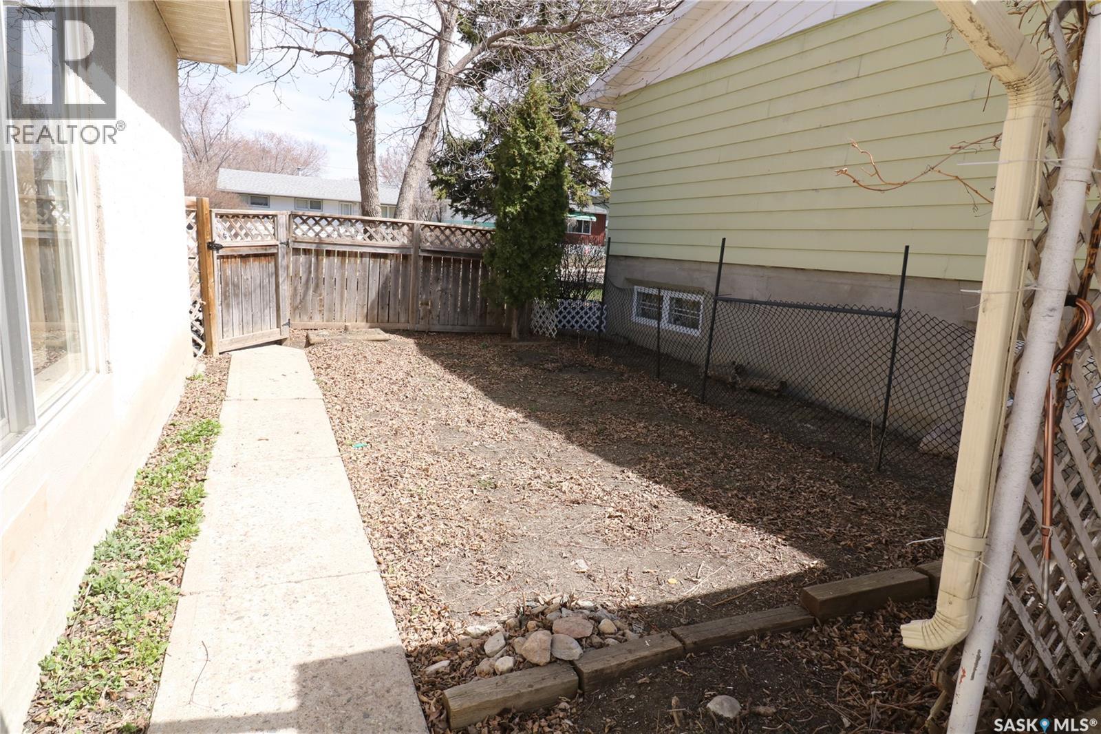 674 Robinson STREET - 33