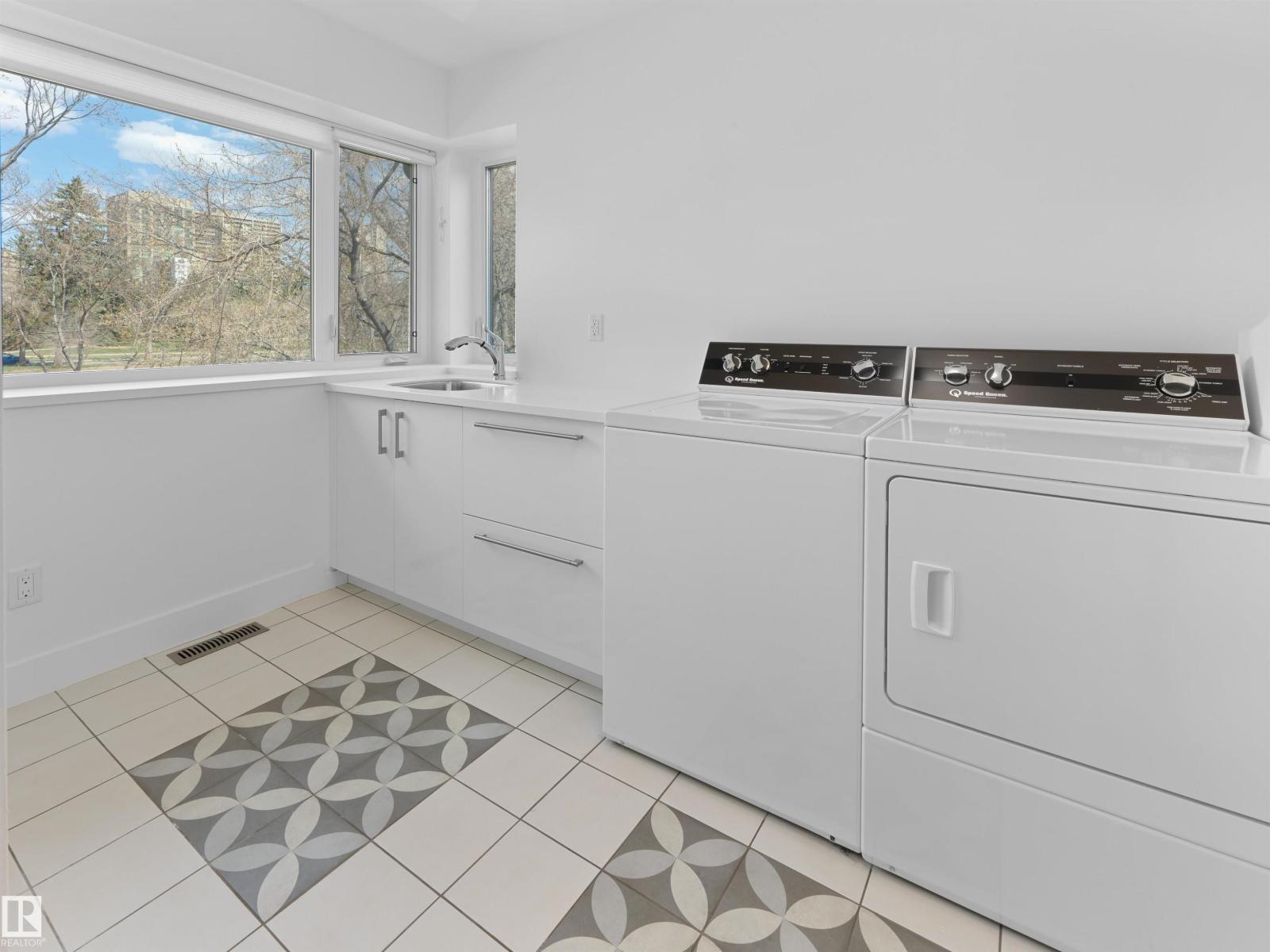 11251 79 AV NW, Edmonton