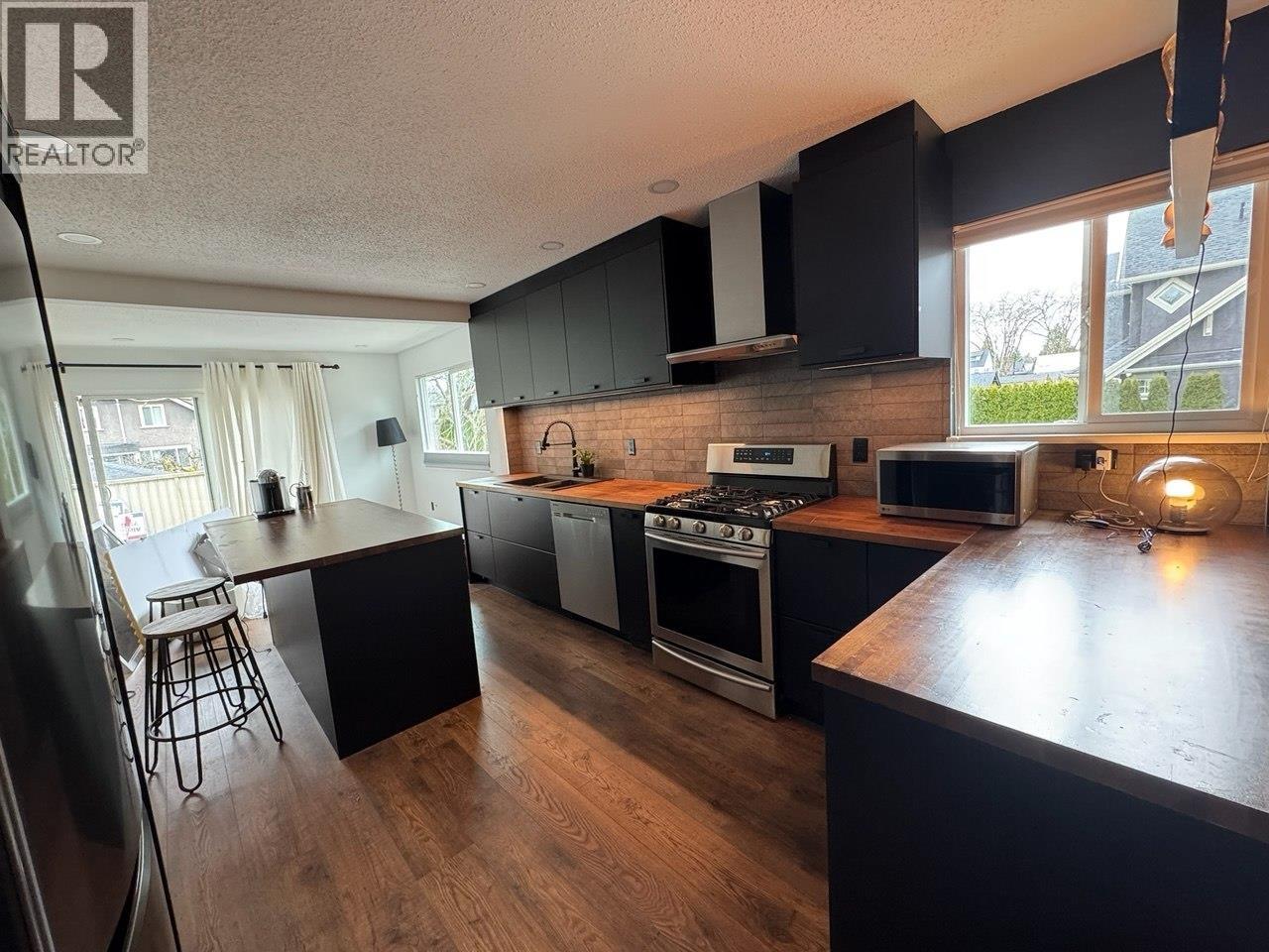 8 Bed, 4 Bath House for Sale in Vancouver – 2790 W 12TH AVENUE, Vancouver – MLS# R3121266 - Image 9