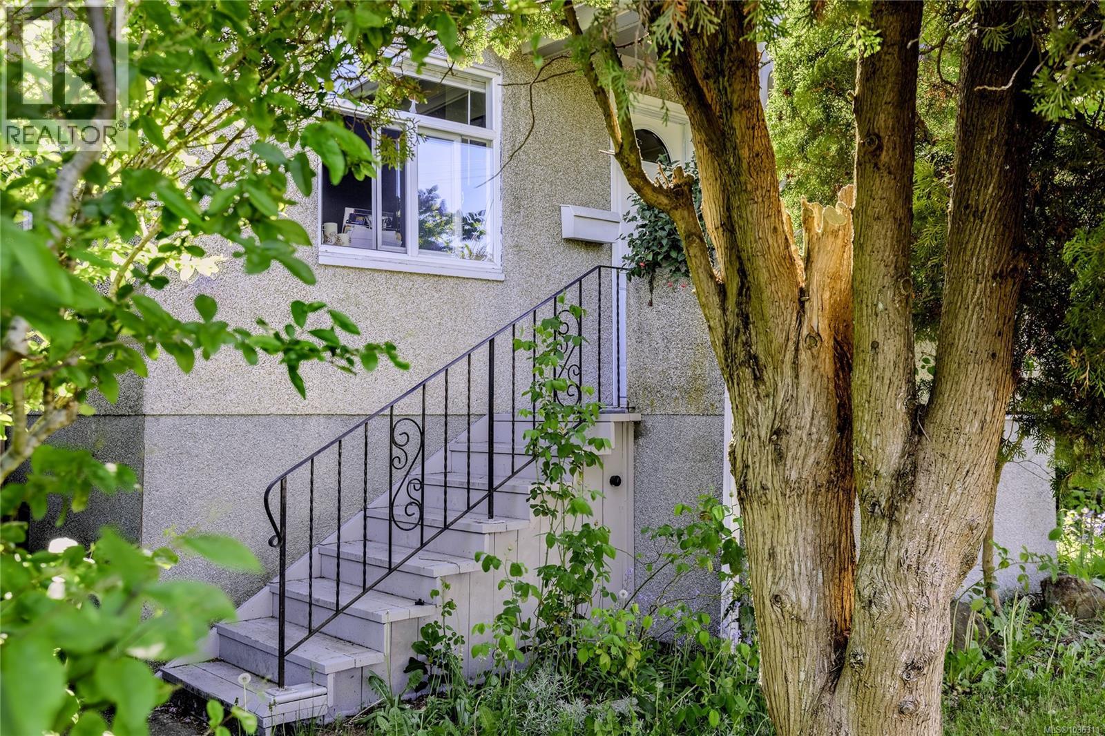 633 Prideaux St - Image 2
