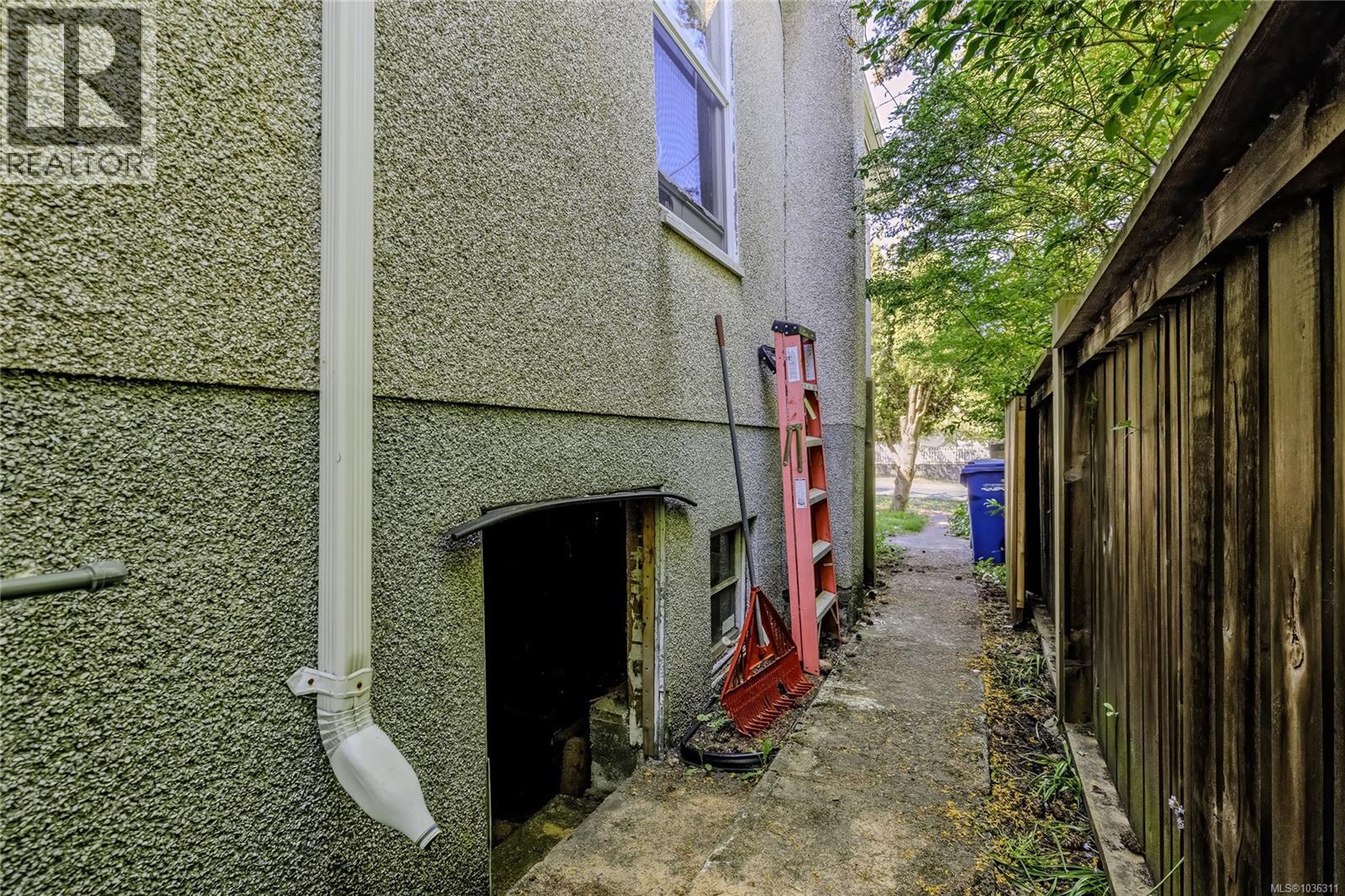 633 Prideaux St - 22