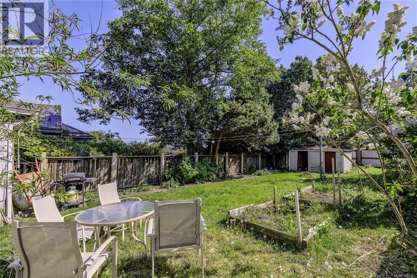 633 Prideaux St - 23