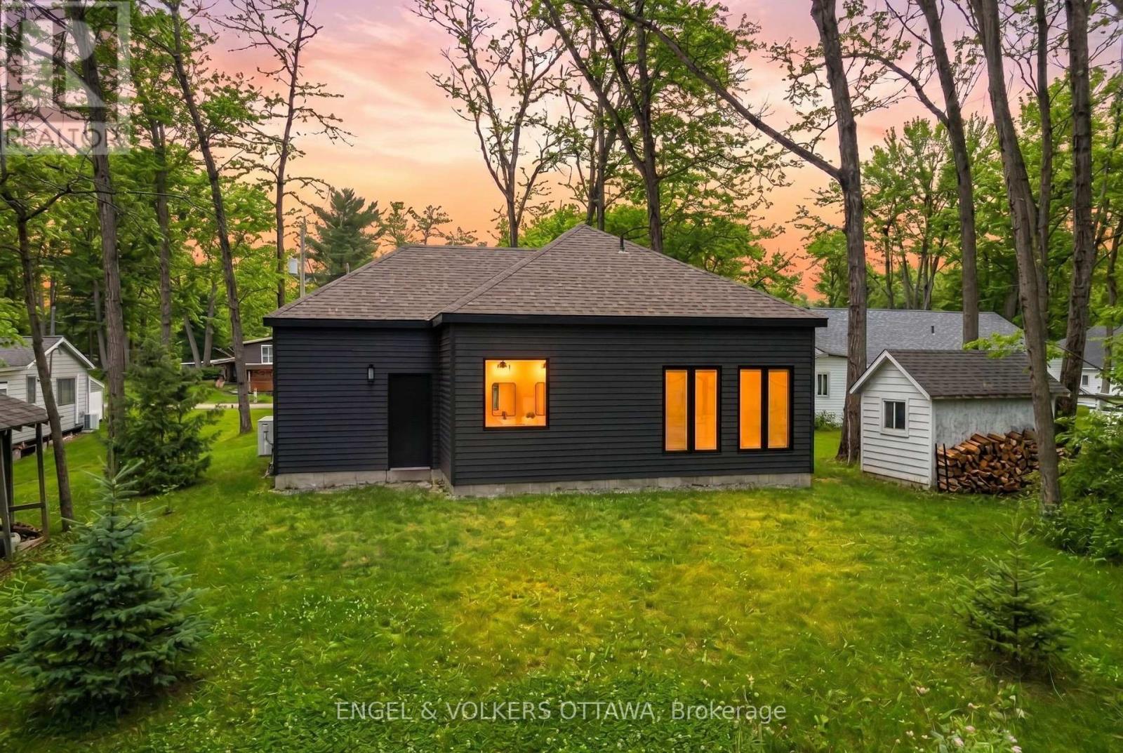 557 BAYVIEW DRIVE - 29
