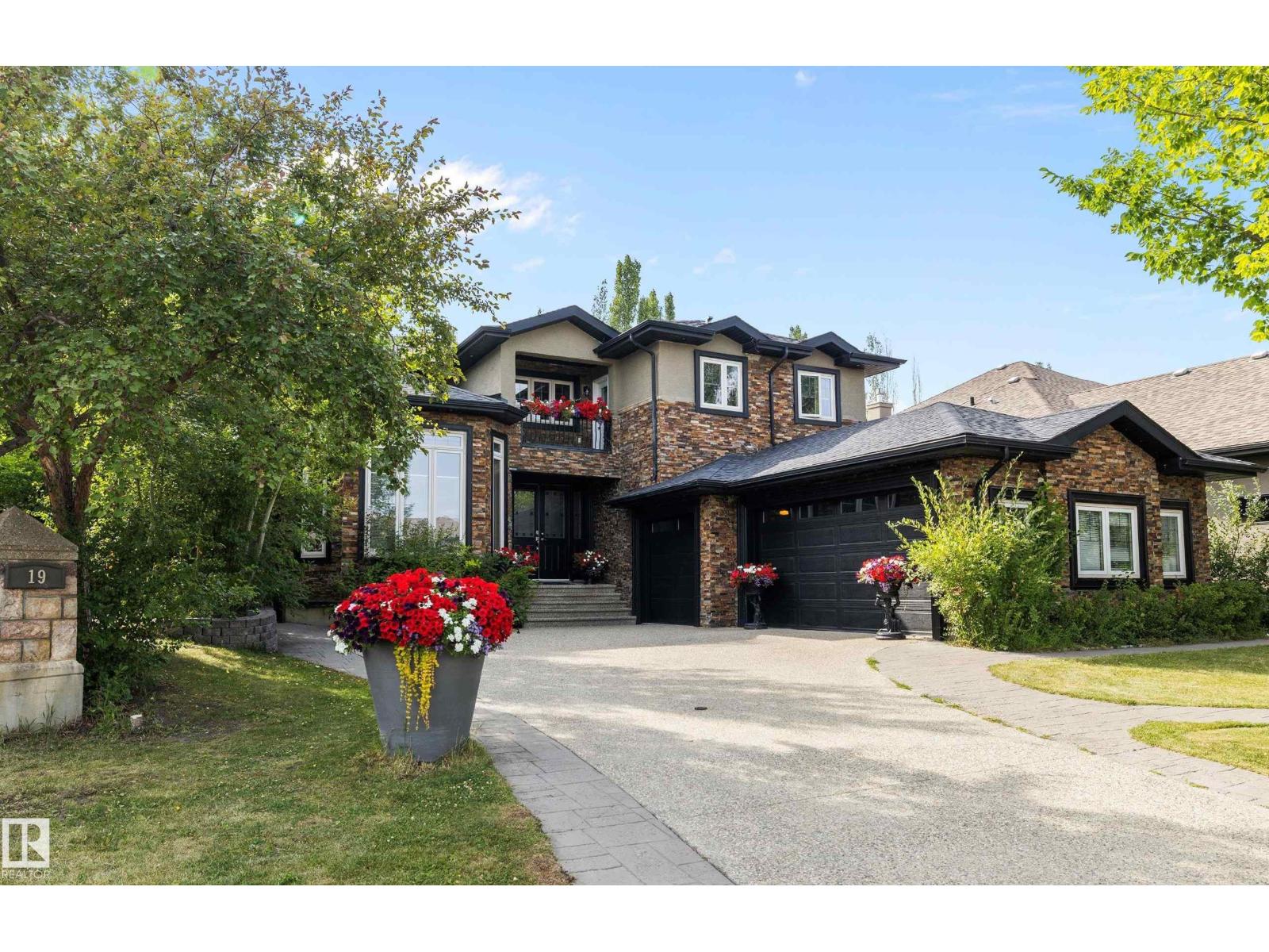 19 OAK POINT, St. Albert