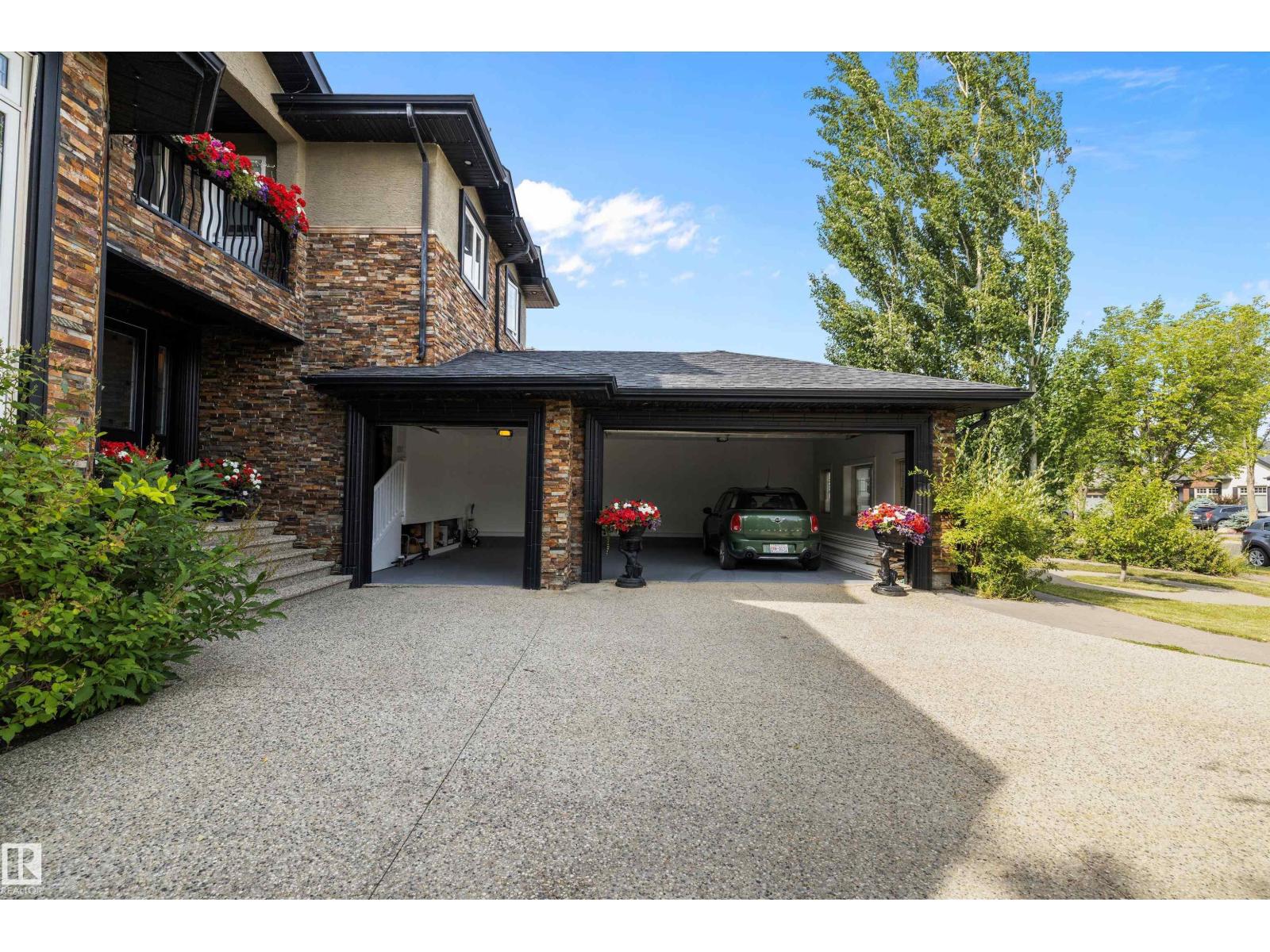 19 OAK POINT, St. Albert