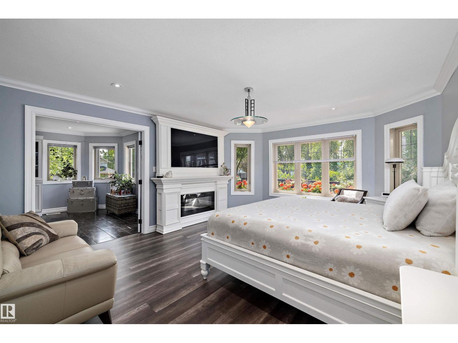 19 OAK POINT, St. Albert