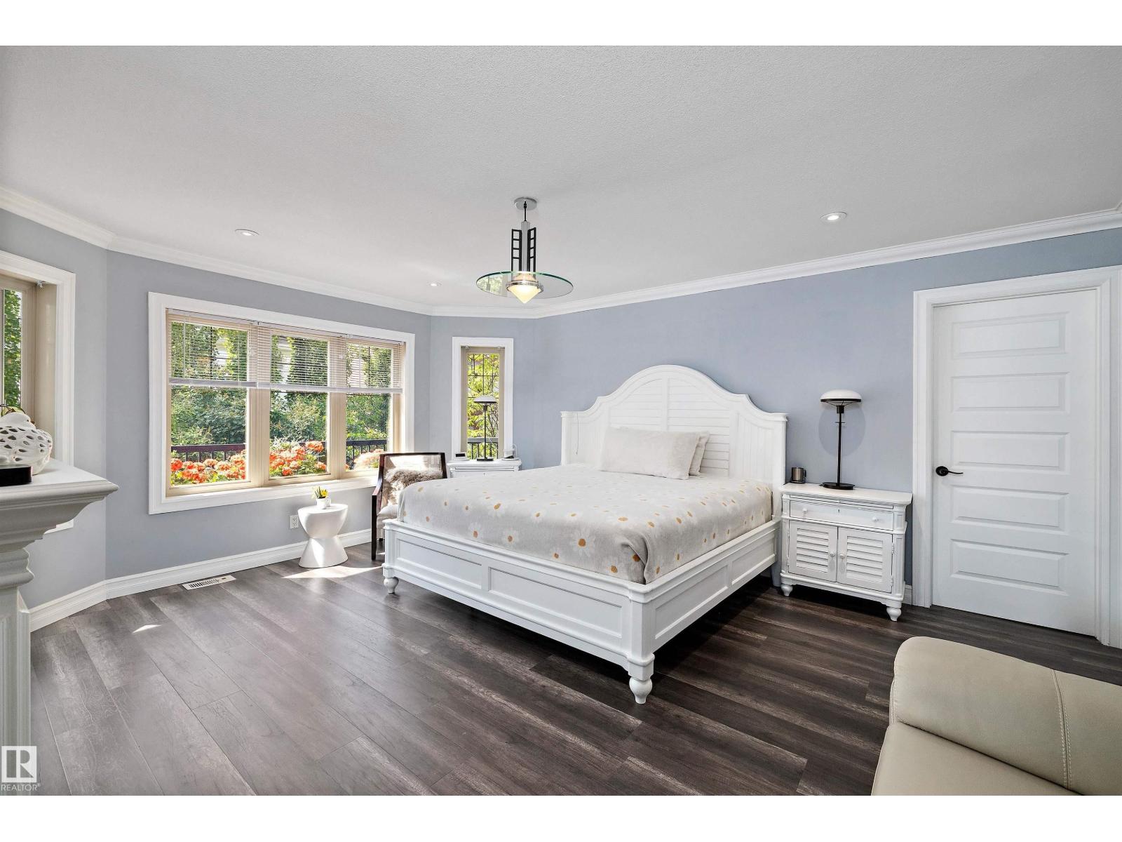 19 OAK POINT, St. Albert