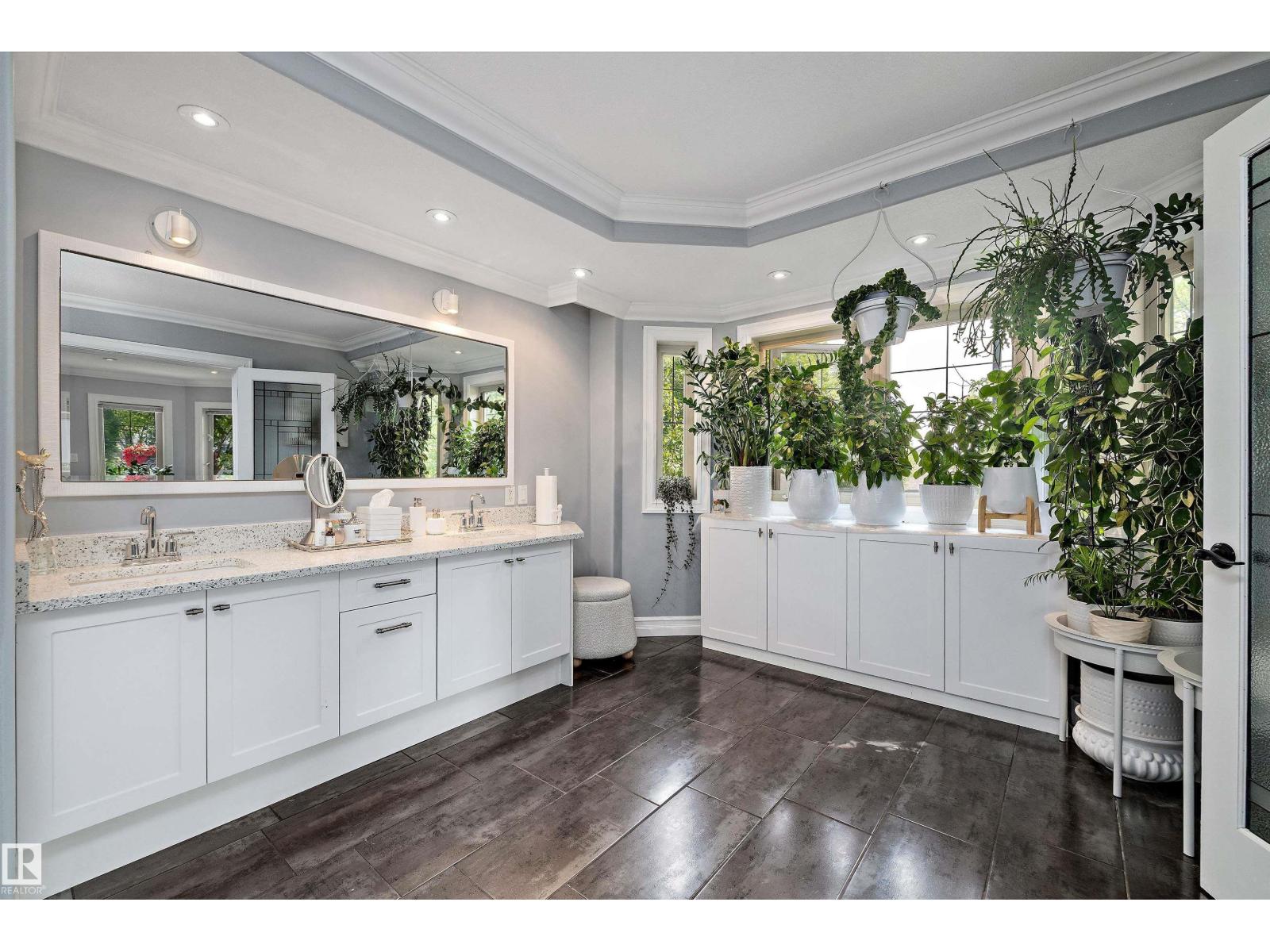 19 OAK POINT, St. Albert