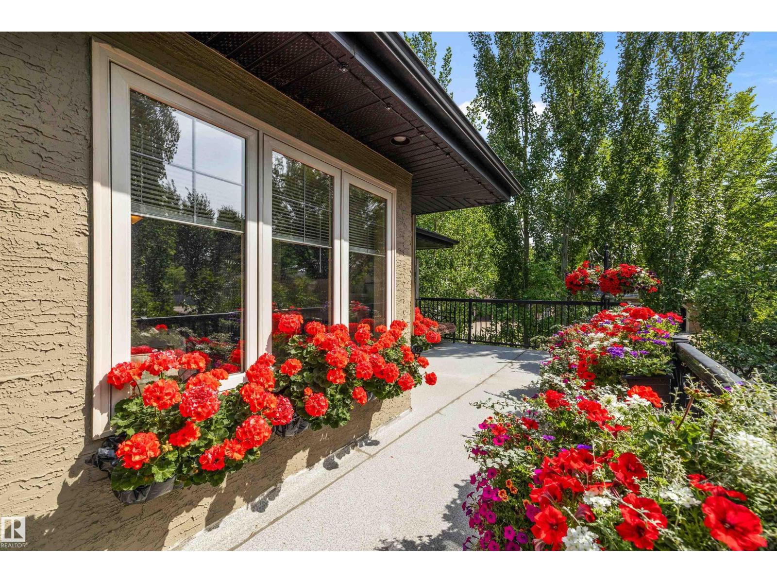 19 OAK POINT, St. Albert