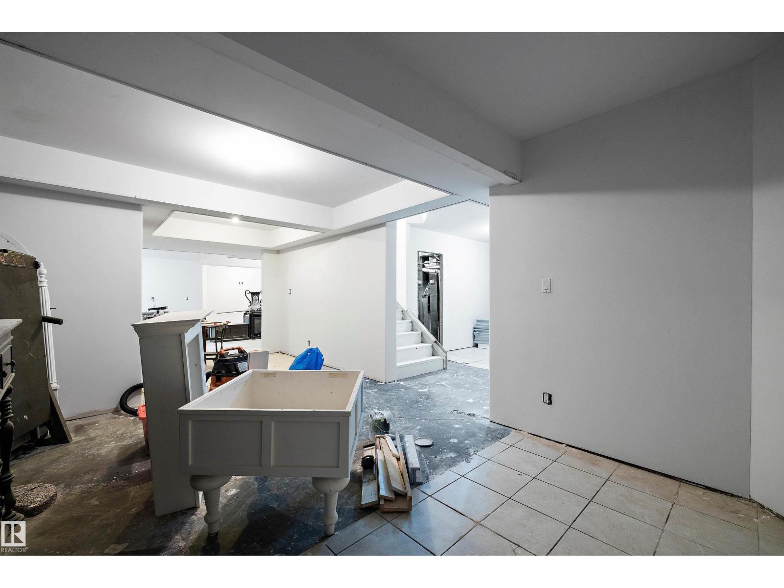 19 OAK POINT, St. Albert