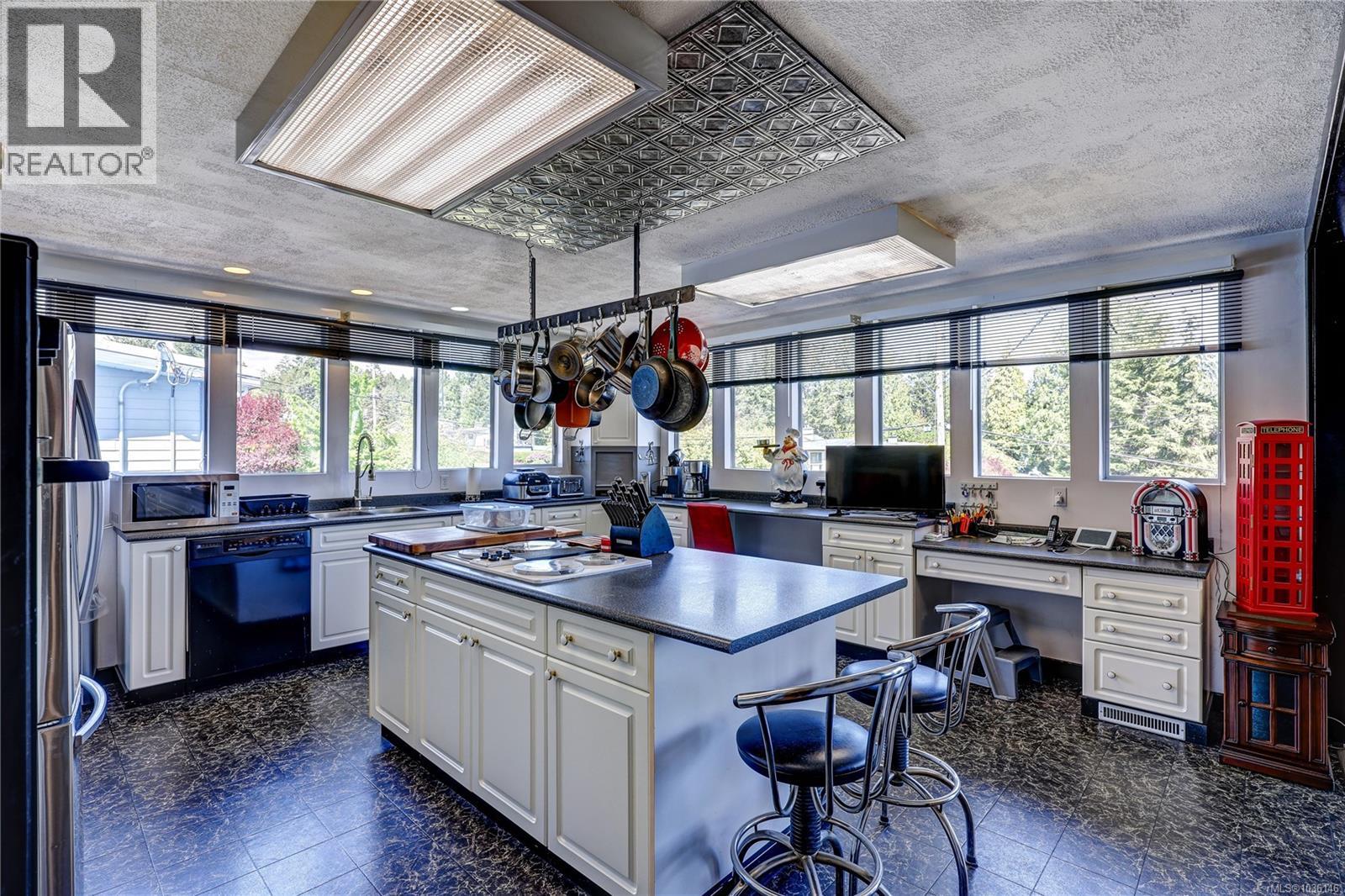 1692 Centennary Dr - 16