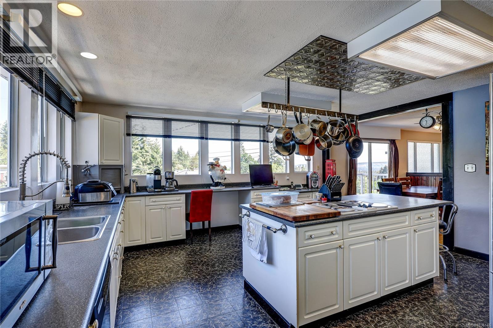 1692 Centennary Dr - 17
