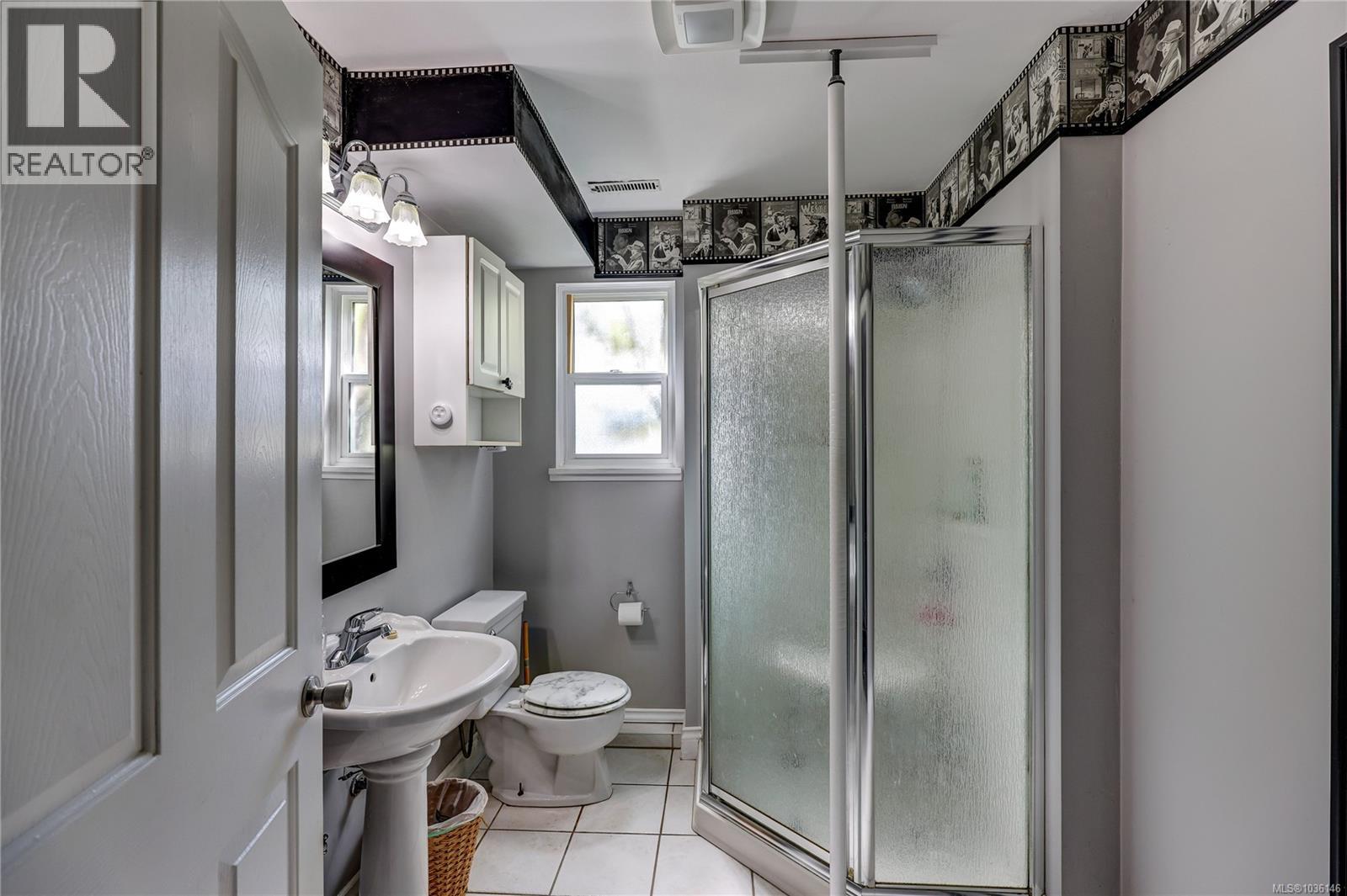 1692 Centennary Dr - 39