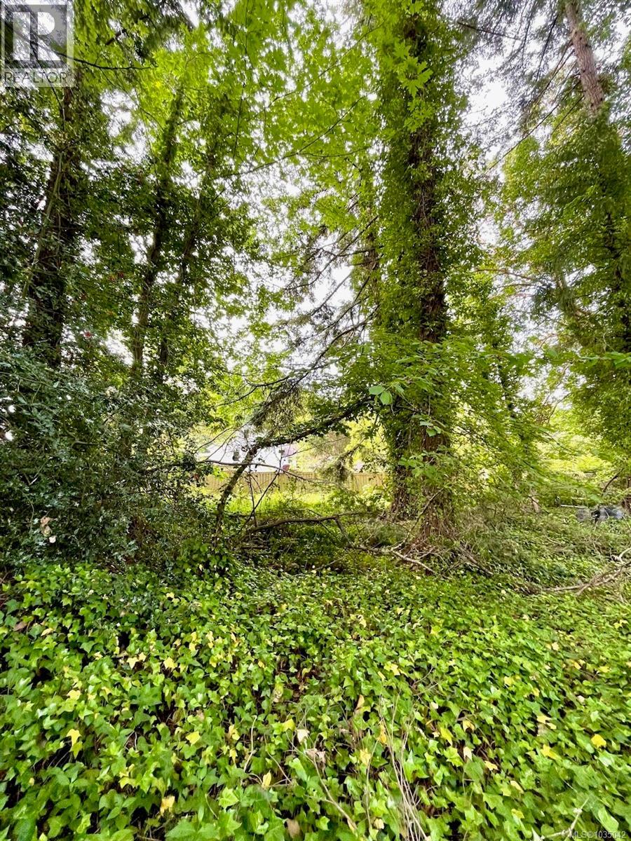 5225 Santa Clara Ave, Saanich