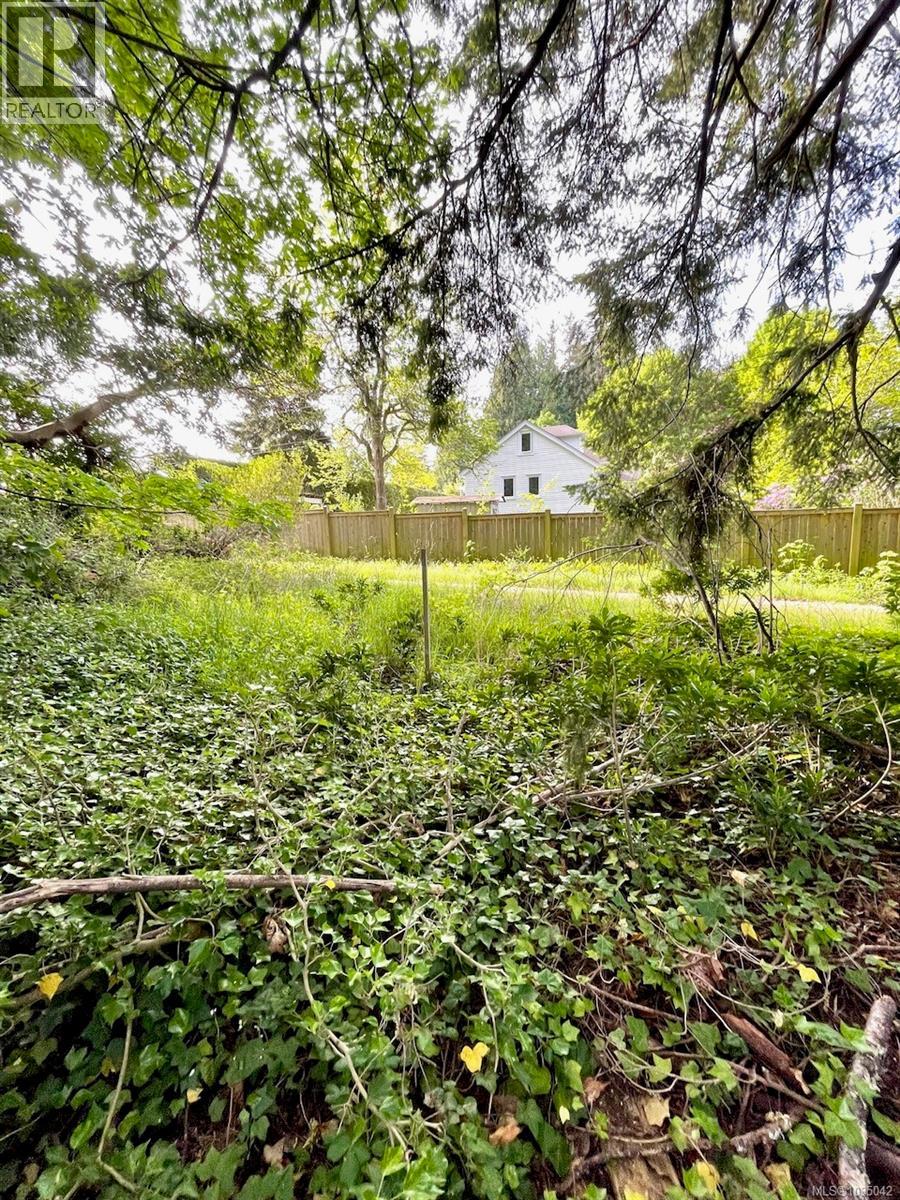 5225 Santa Clara Ave, Saanich