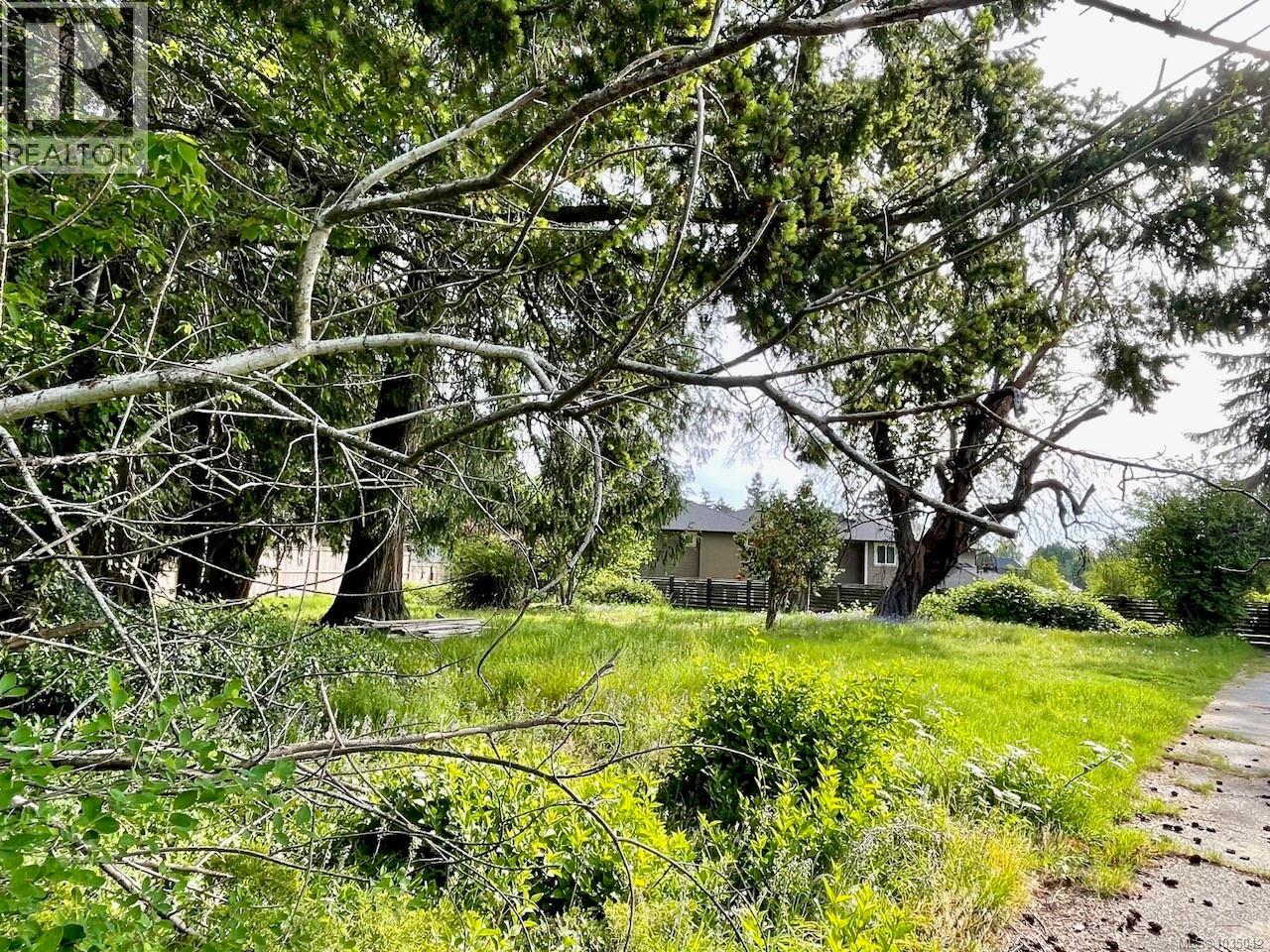 5225 Santa Clara Ave, Saanich