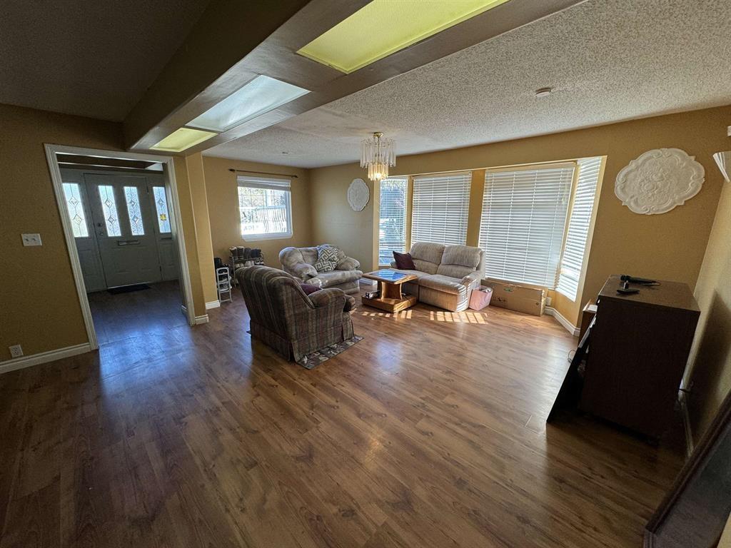 6 Bed, 4 Bath House for Sale in Chilliwack – 46058 SECOND AVENUE, Chilliwack Downtown - Image 3