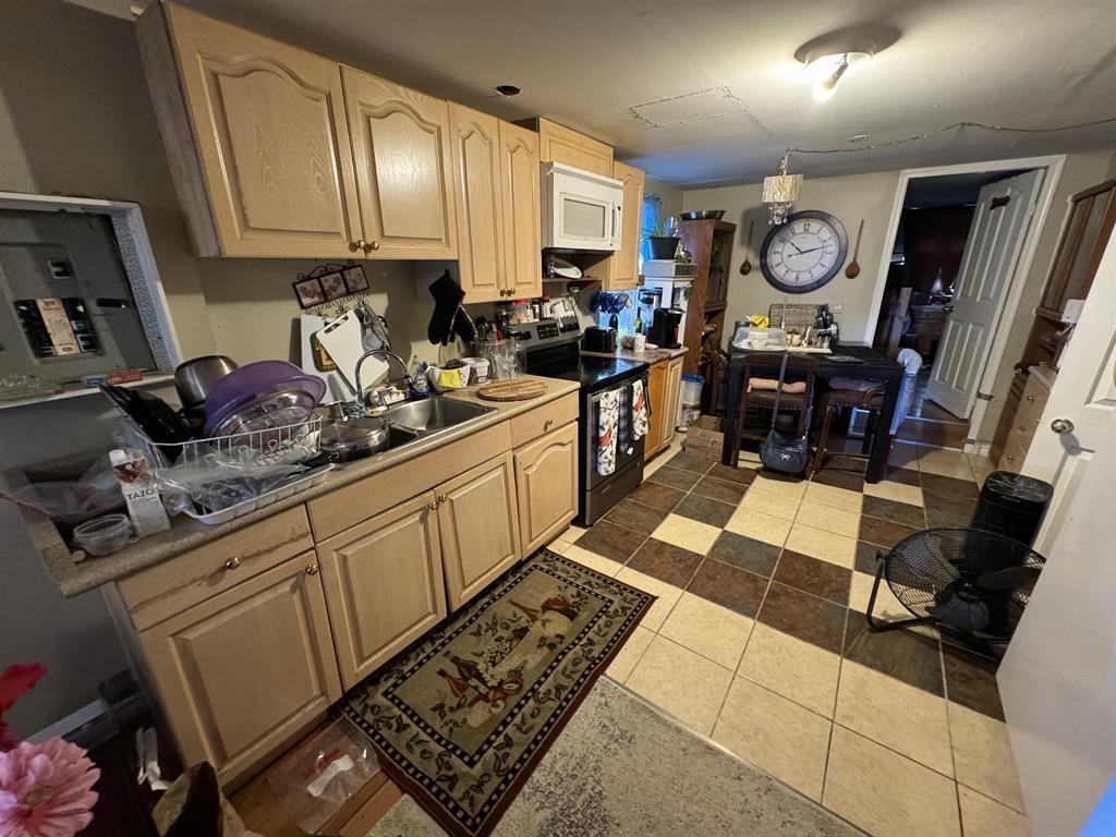6 Bed, 4 Bath House for Sale in Chilliwack – 46058 SECOND AVENUE, Chilliwack Downtown - Image 20