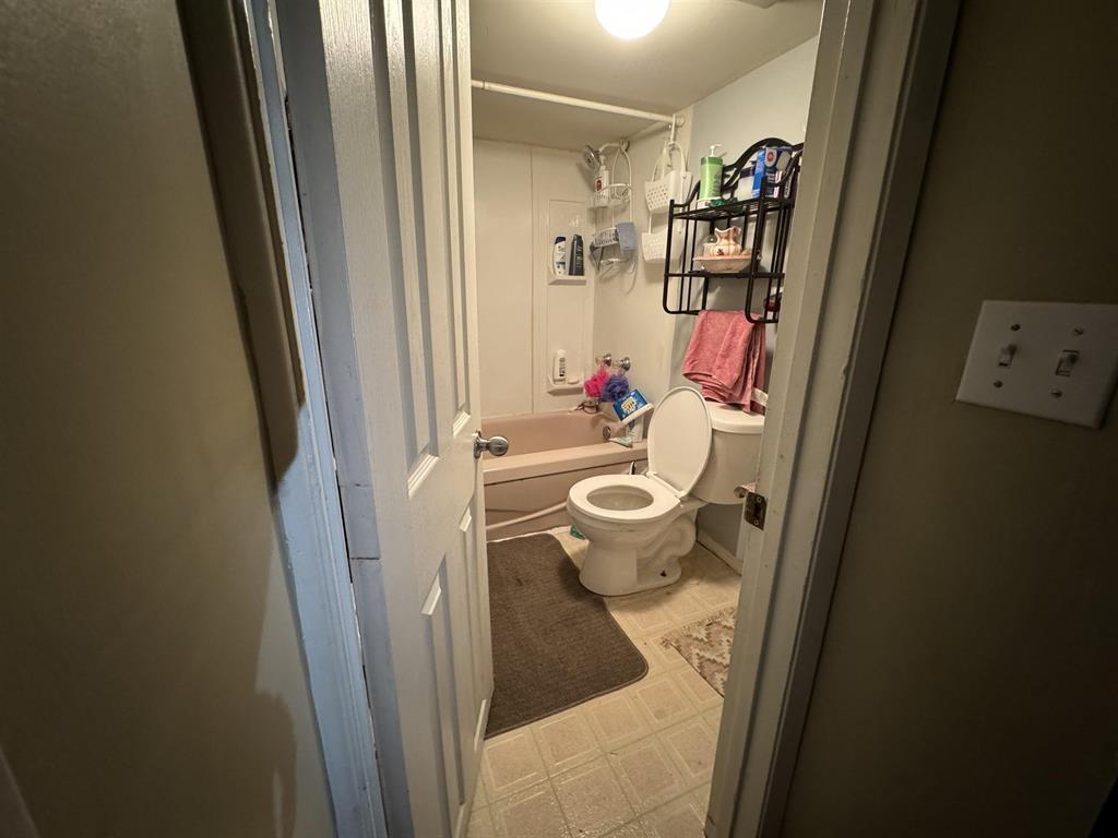 6 Bed, 4 Bath House for Sale in Chilliwack – 46058 SECOND AVENUE, Chilliwack Downtown - Image 11