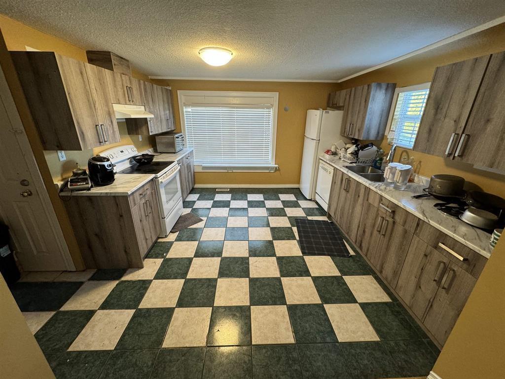 6 Bed, 4 Bath House for Sale in Chilliwack – 46058 SECOND AVENUE, Chilliwack Downtown - Image 10