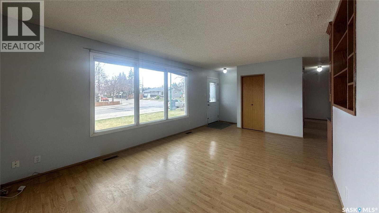 3918 Centennial DRIVE - Image 2